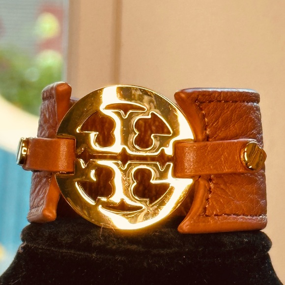 Tory Burch - Reva Logo cuff bracelet, brown leather and gold hardware - Picture 2 of 9